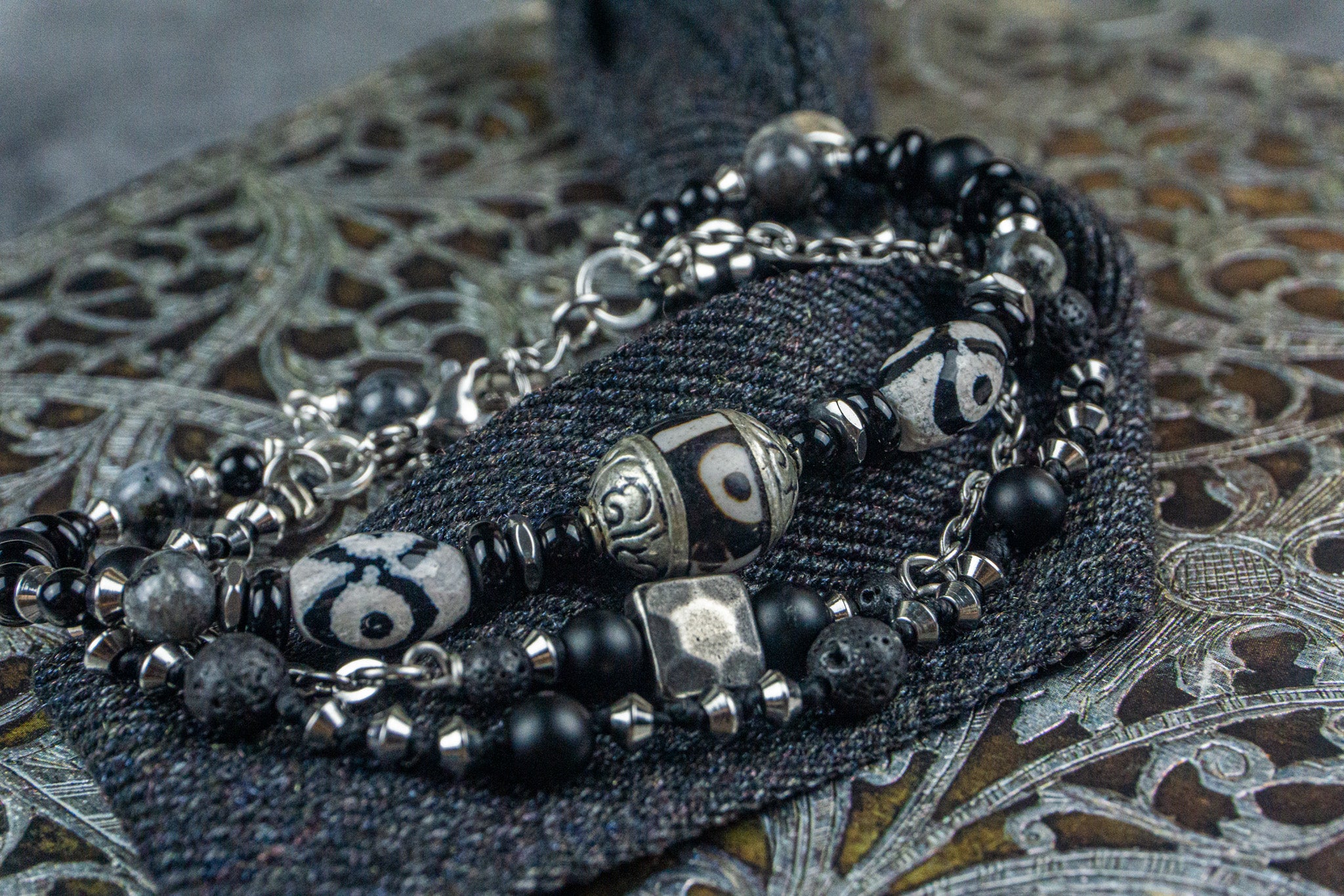 black cuff bracelet set made of sstainless steel chain and onyx-labradorite-agate-gemstone - wander jewellery