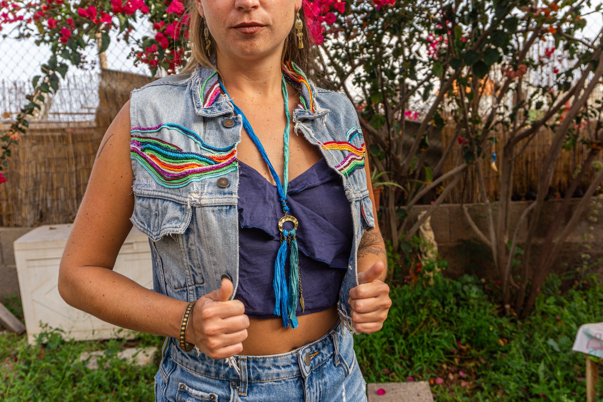 Vibrant blue-turquoise silk necklace with brass ring and gemstone pendants for a boho-chic look – Wander Jewellery