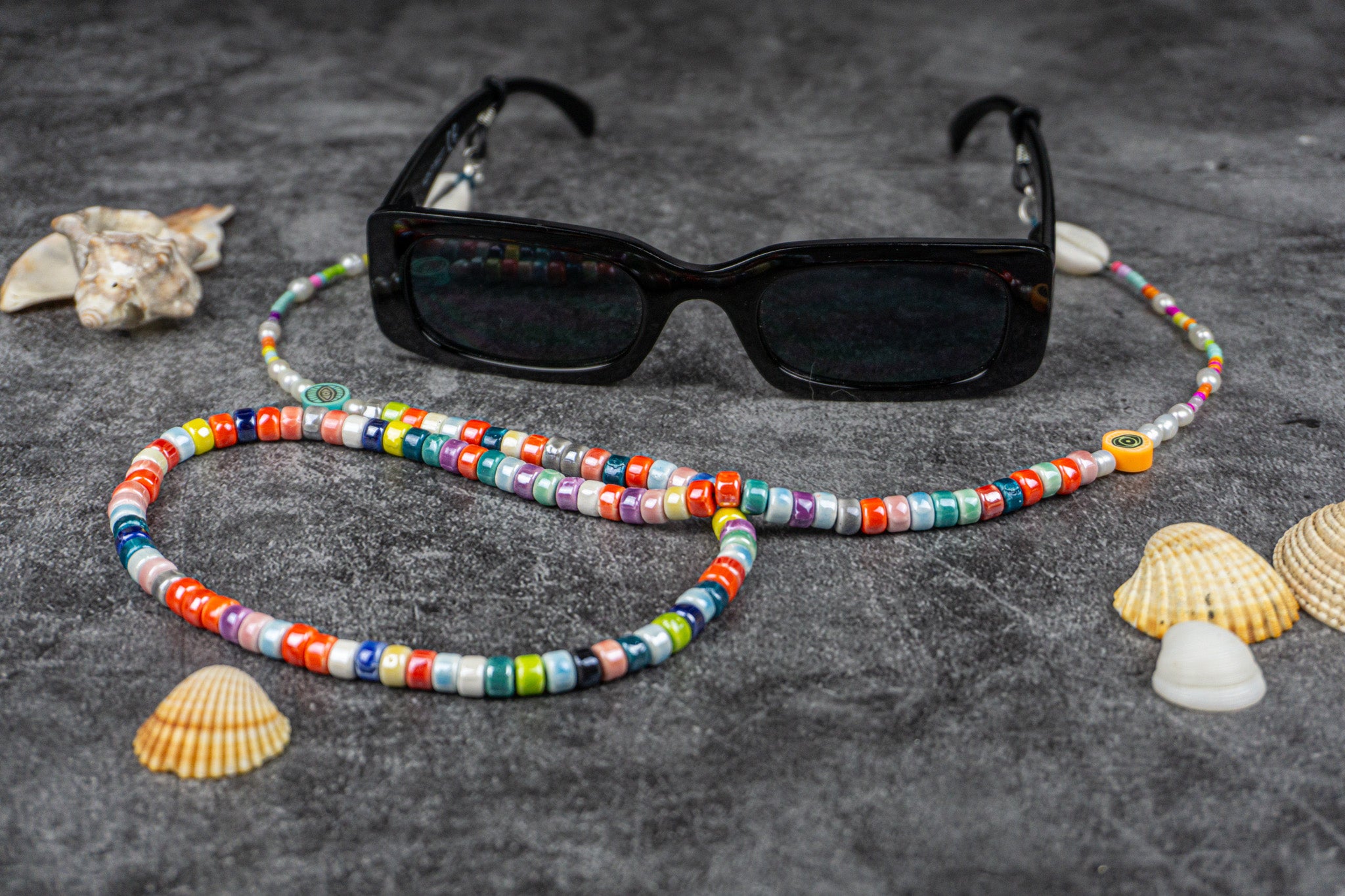Colorful porcelain and pearl glasses chain with cowrie shells for a unique, summery accessory – Wander Jewellery"