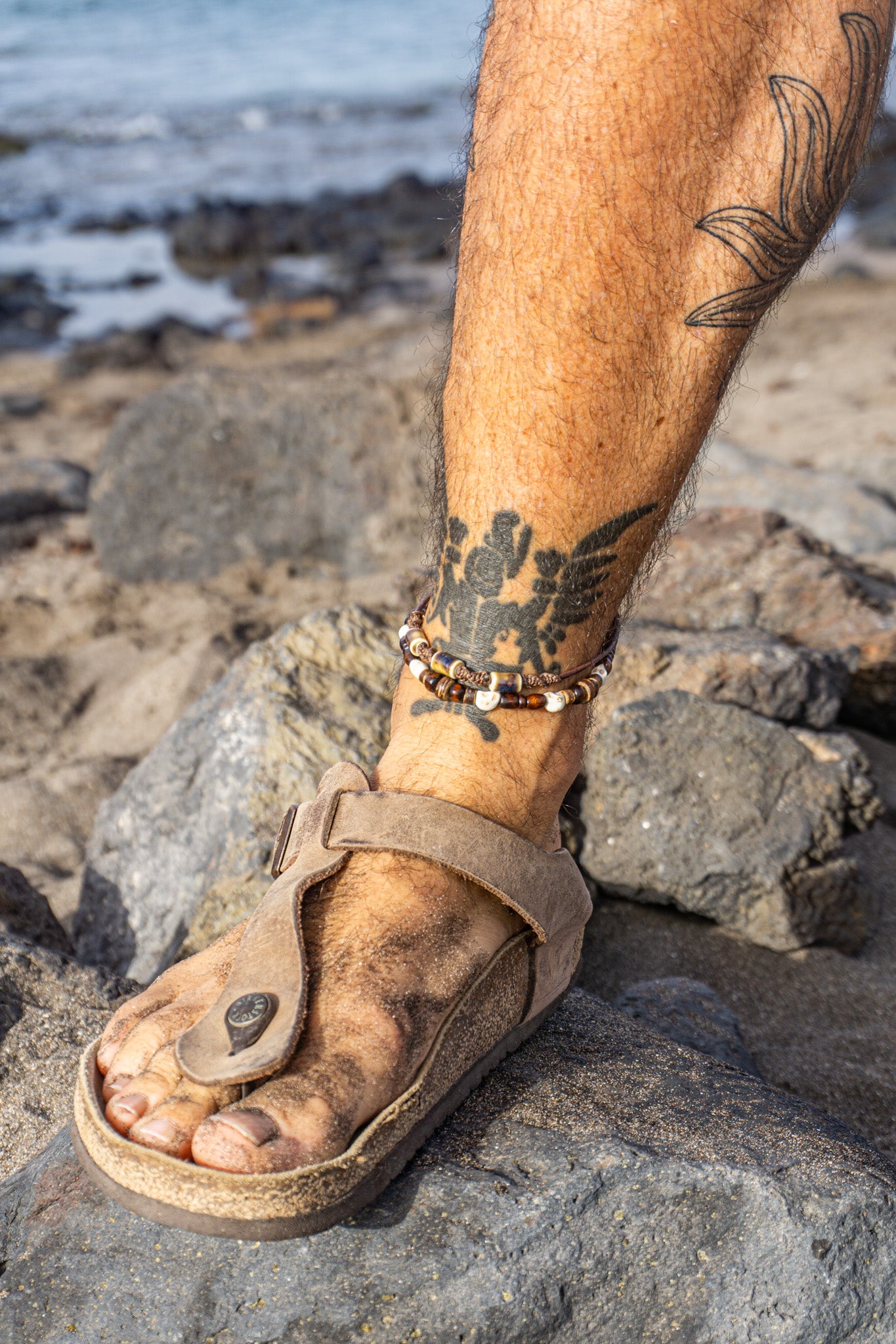 Leather beaded anklet for men with pirate skull beads, wooden and coconut accents, and macramé patterns – Wander Jewellery