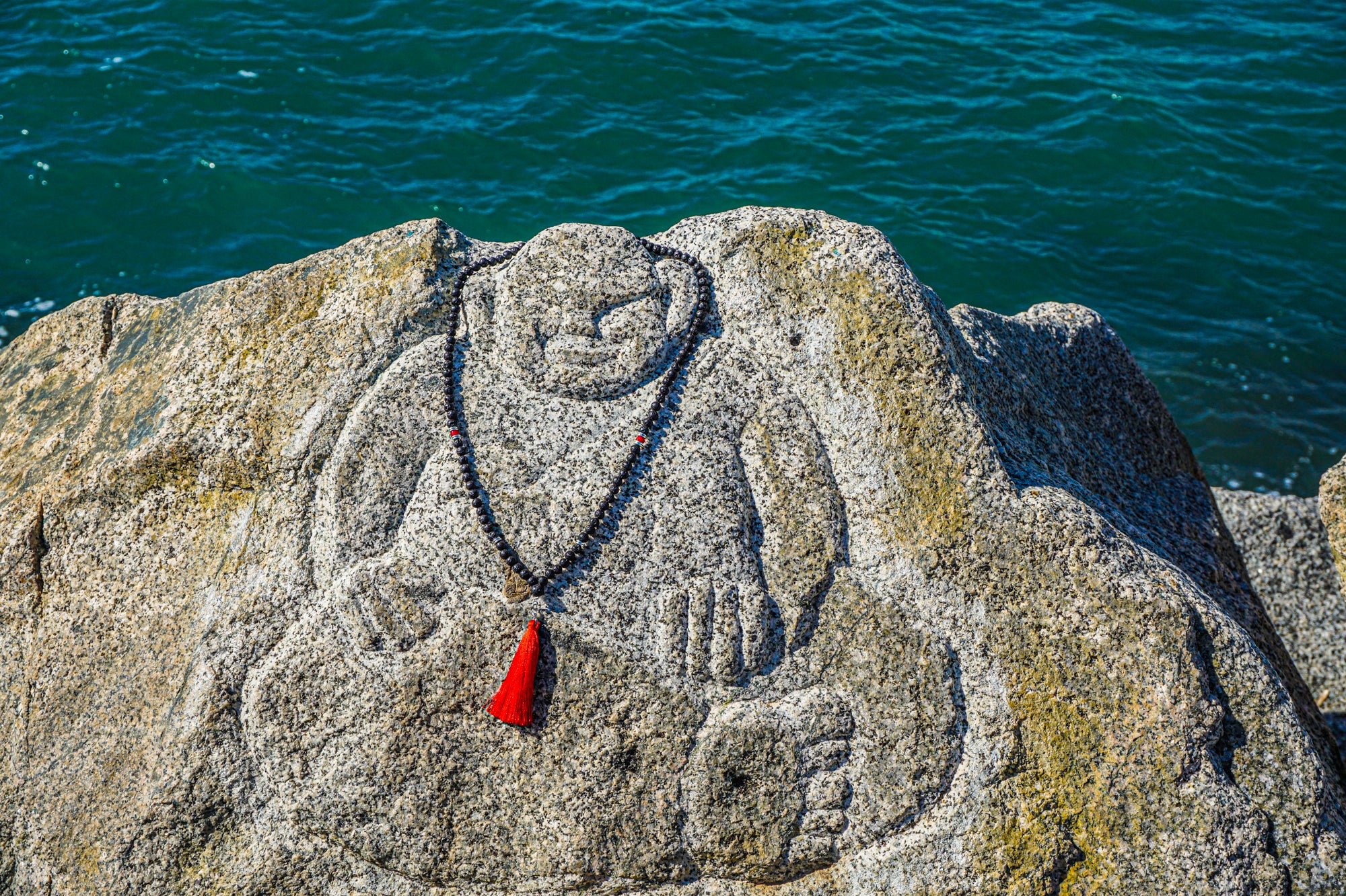 mala necklace made of lava stone and agate- wander jewellery