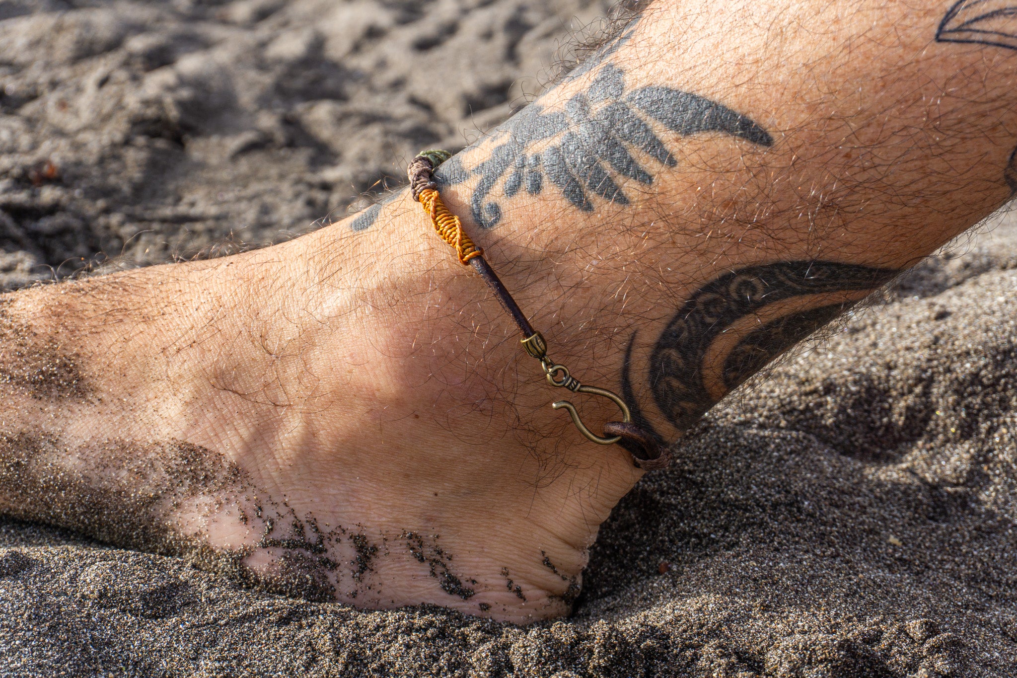 Men's summer surfer anklet with macrame leather design and brass hook closure, perfect for a laid-back look – Wander Jewellery