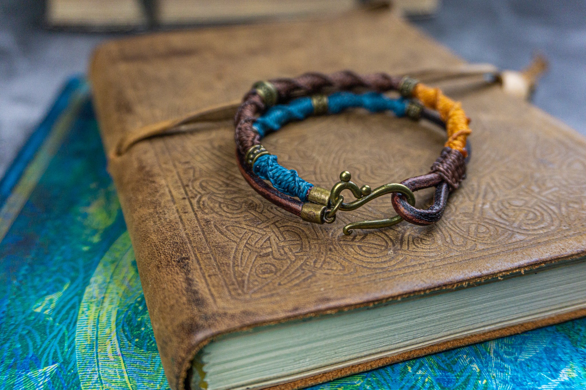 colorful bracelet set made of leather and decoreted with bronxe details and macrame patterns- wander jewellery