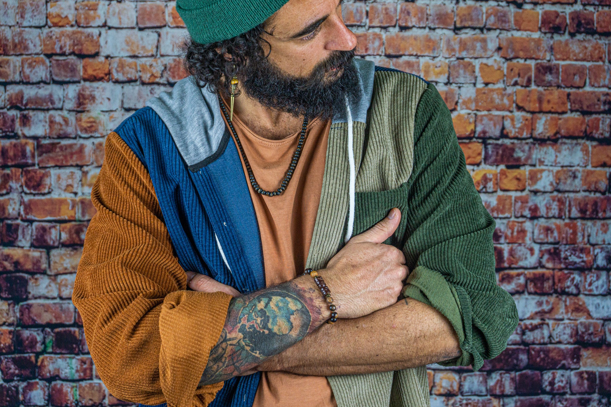 Unisex bracelet made with ebony wood and elephant skin jasper.