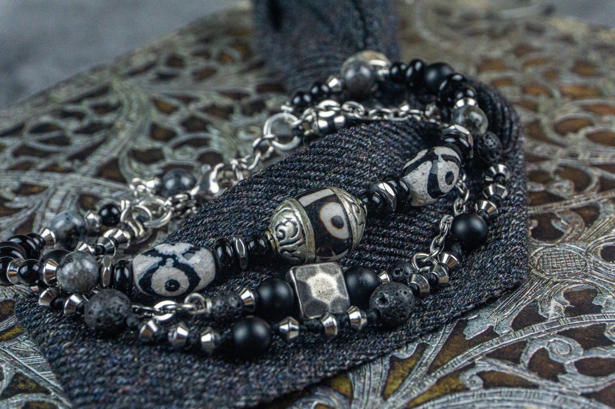 black cuff bracelet set made of sstainless steel chain and onyx-labradorite-agate-gemstone - wander jewellery