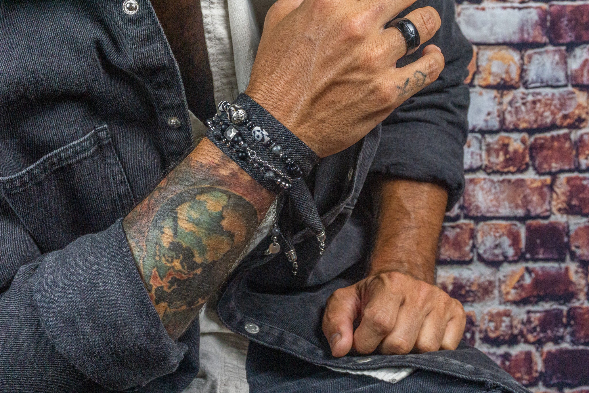 mens-black cuff bracelet set made of sstainless steel chain and onyx-labradorite-agate-gemstone - wander jewellery