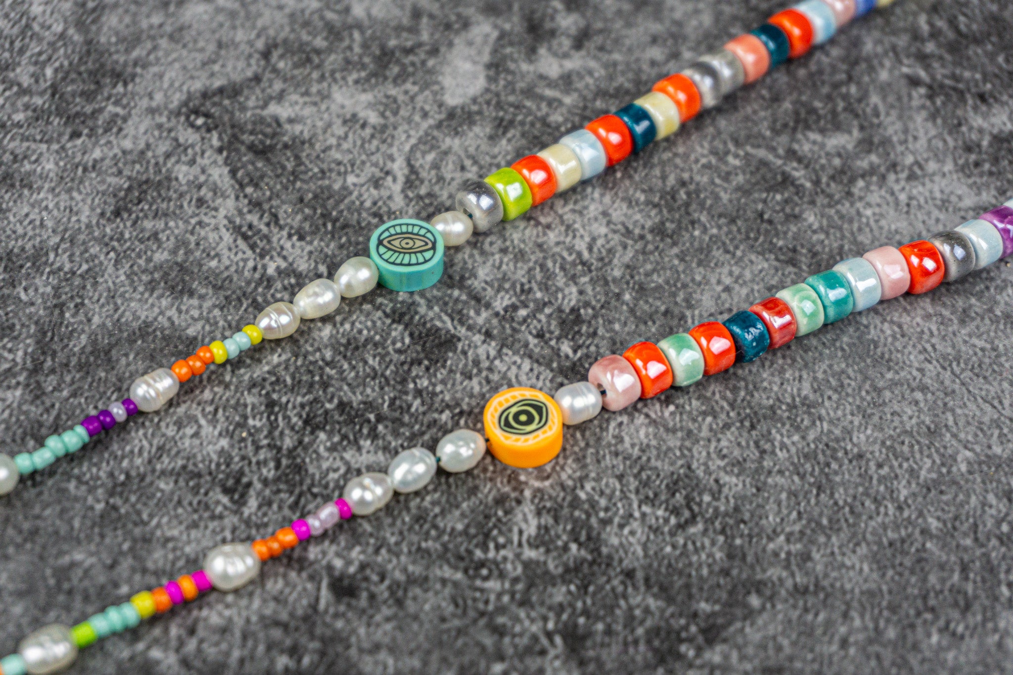 glasses chain made of porcelain beads, pearls and colorful accents, perfect for a summery style – Wander Jewellery