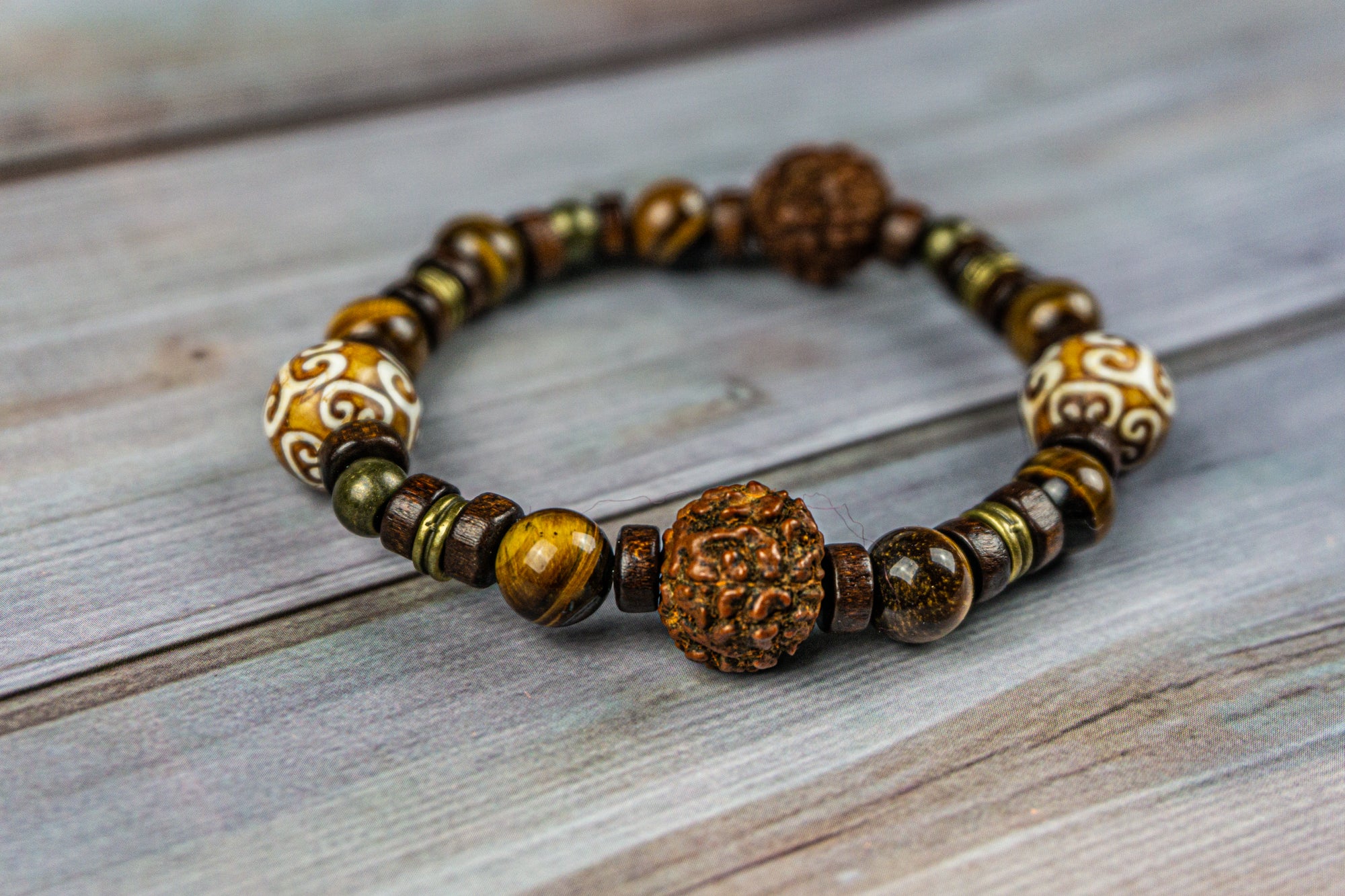 bracelet made of wood, tiger eye and rudraksha beads, with tibetan agate- wander jewellery