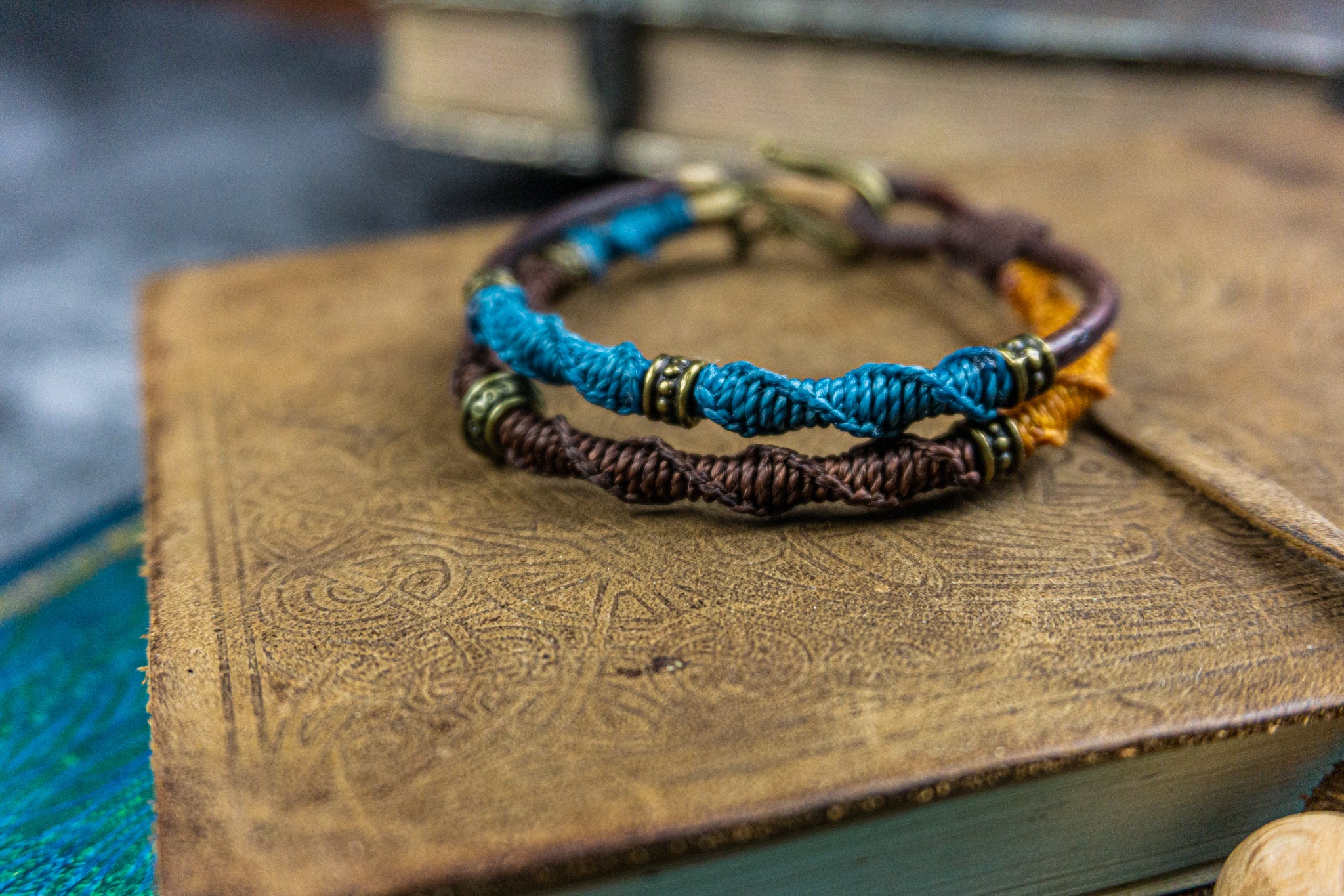 colorful bracelet set made f leather and decoreted with bronxe details and macrame patterns- wander jewellery