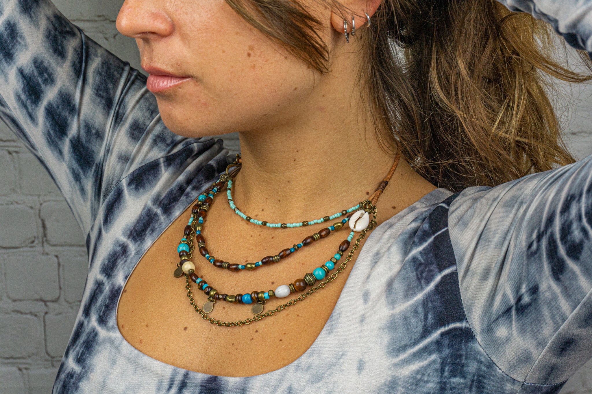 boho layered necklace set for women made of wood, turquoise bronze chain